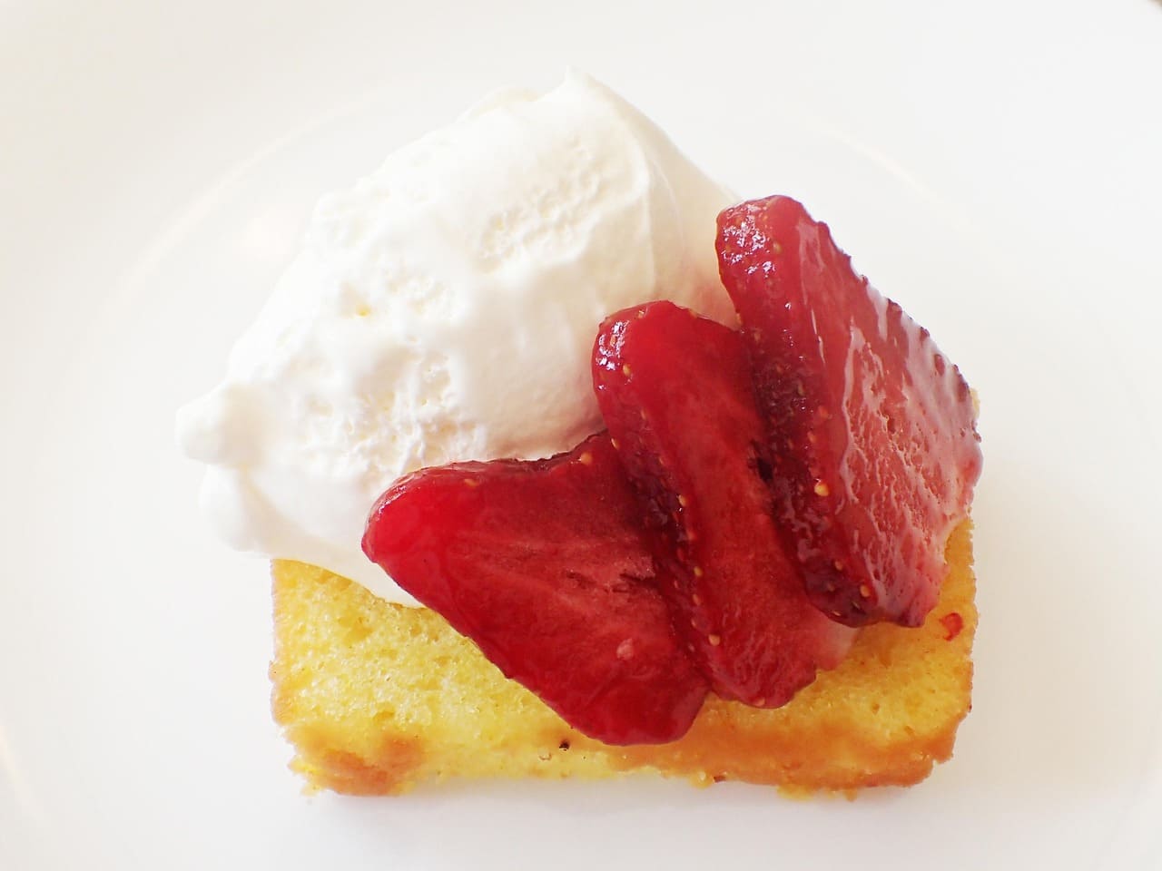Lemon Cake With Strawberries and Cream