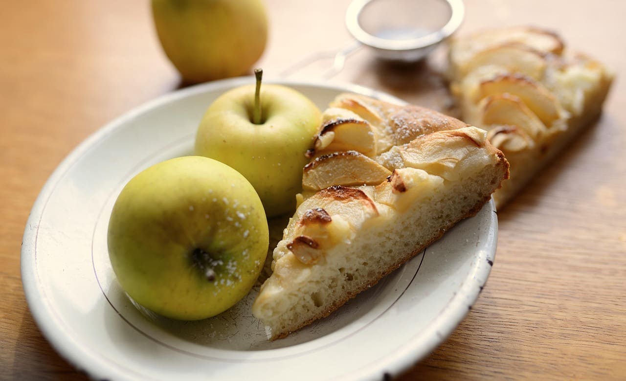 Easy Apple Cake